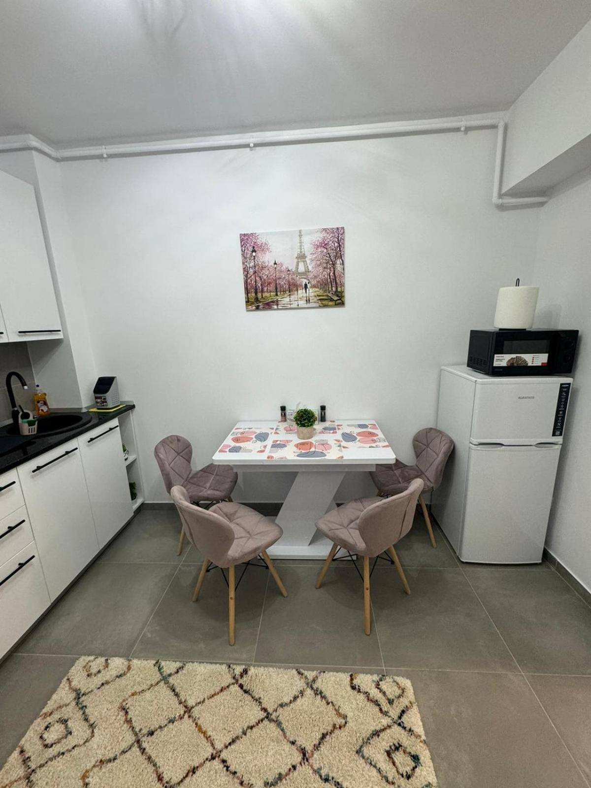 The Moon View Apartment Bucharest Exterior photo