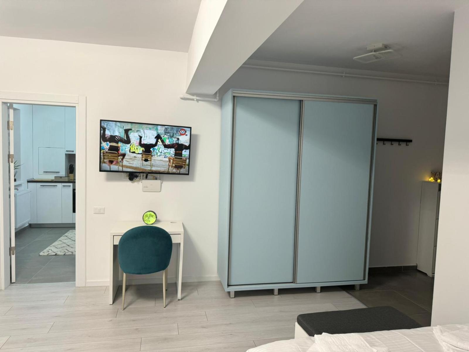 The Moon View Apartment Bucharest Exterior photo